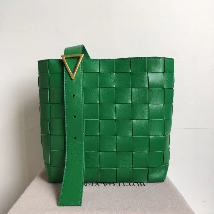 Bottega Veneta MAXI SHOULDER BAG GREEN