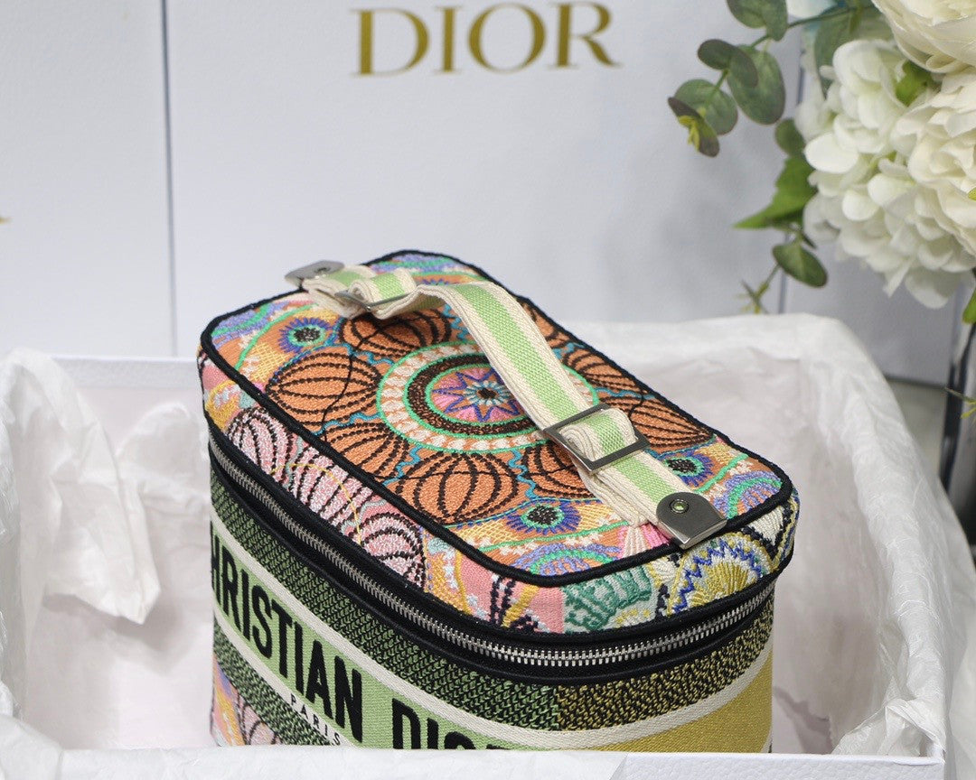 Christian Dior DIORTRAVEL VANITY CASE