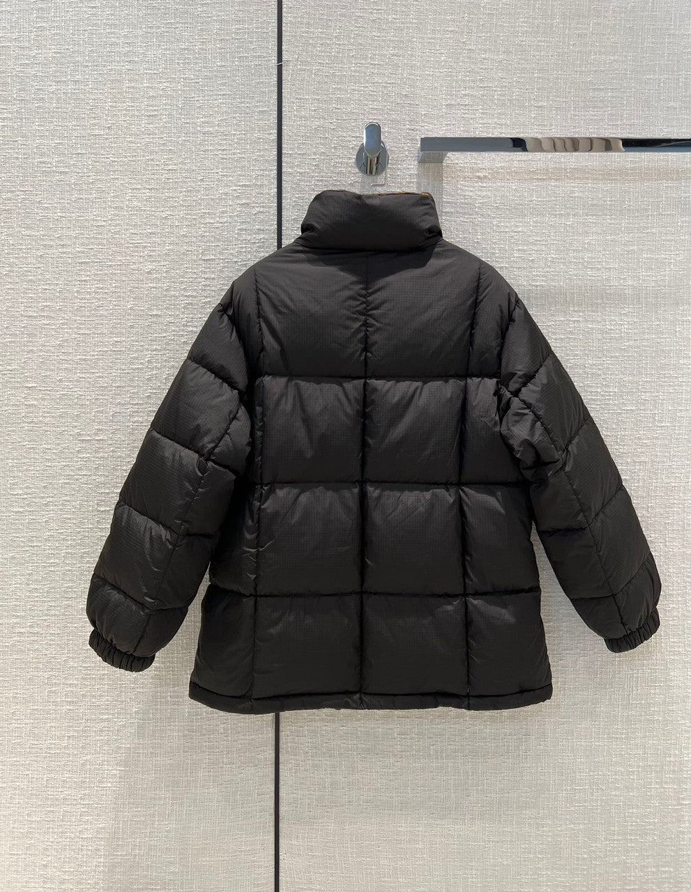Louis Vuitton MONOGRAM ACCENT PILLOW PUFFER JACKET