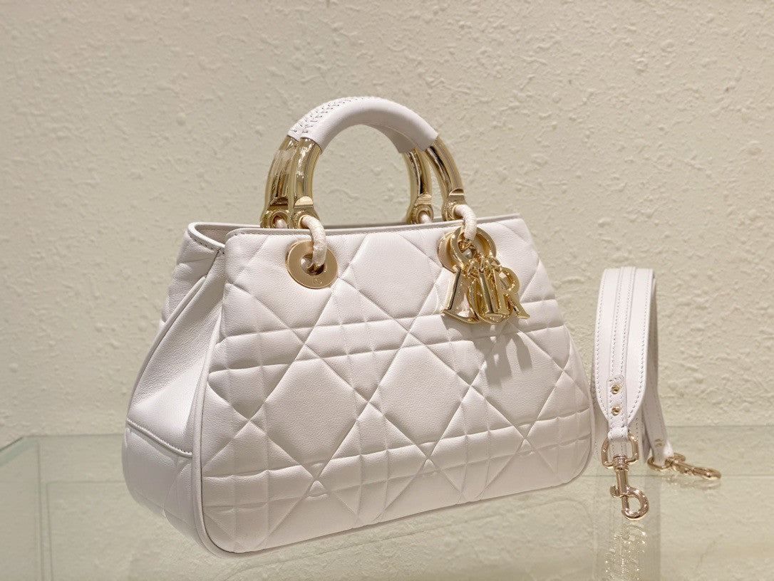[Priority Release] Christian Dior The lady Dior 95.22 Bag Large White