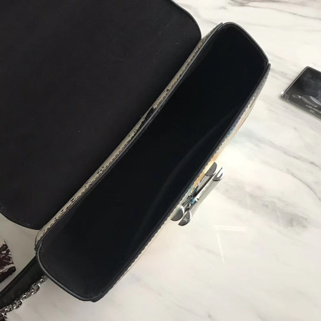 Louis Vuitton M53857 TWIST MM