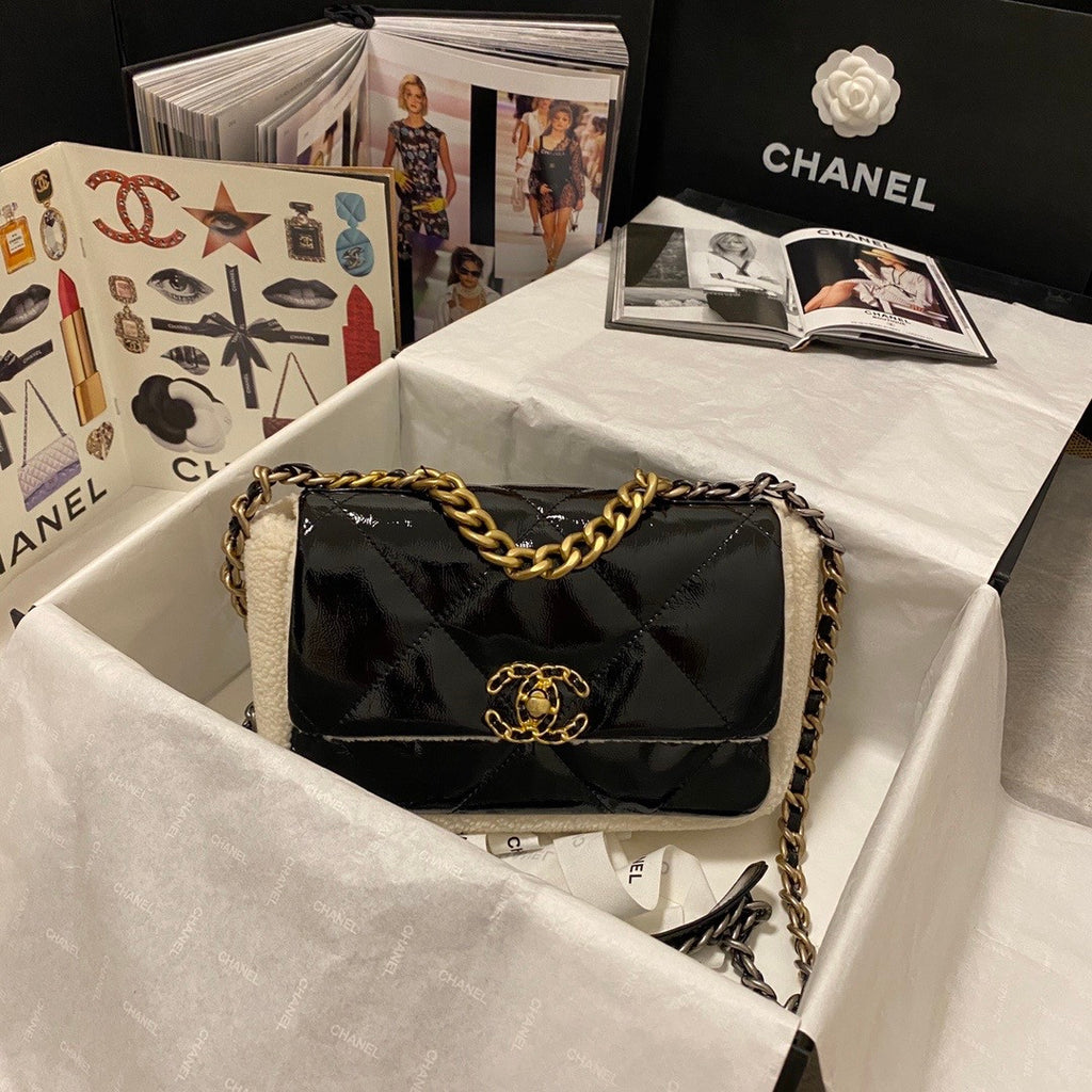 CHANEL 19 HANDBAG Black Shearling Lambskin