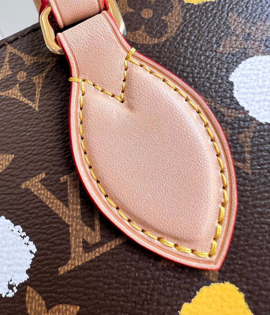 Louis Vuitton M46379 LV x YK OnTheGo MM