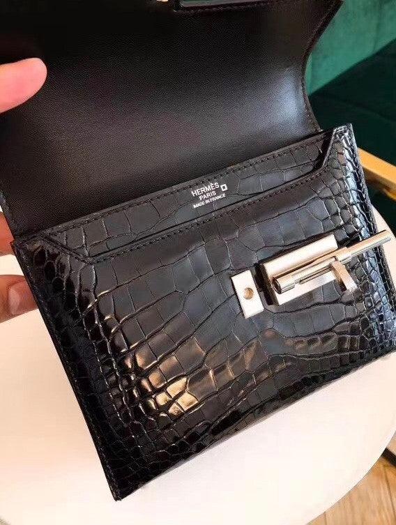 HERMÈS Black Alligator Verrou 24