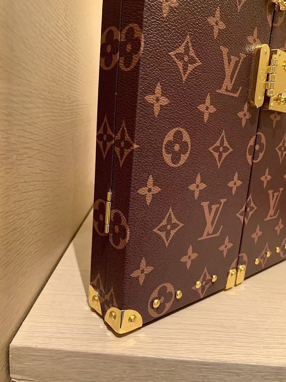 Louis Vuitton GI0554  HOME MIRROR TRUNK