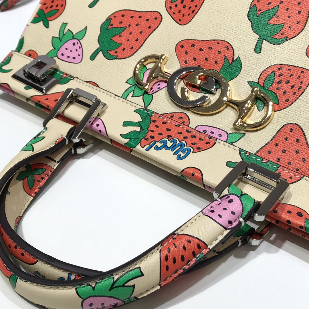 Gucci Zumi Strawberry print medium top handle bag