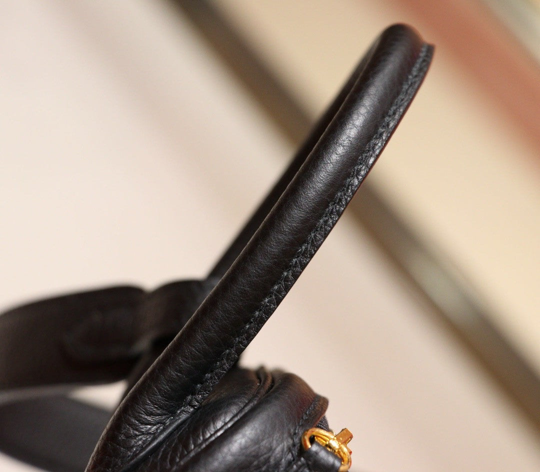 Hermes Mini Lindy 20cm Bag Black  Togo Leather Gold Hardware