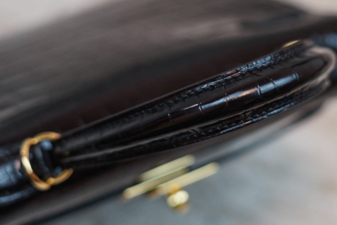 Hermes Black Alligator KELLY 25 WITH GOLDHARDWARE