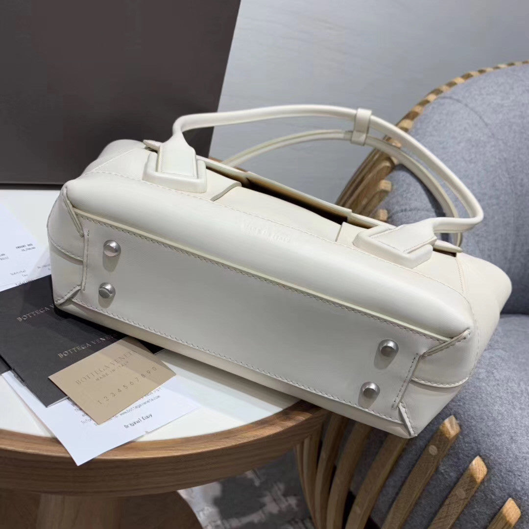 Bottega Veneta ARCO 33 BAG IN FRENCH CALFSKIN Bianco