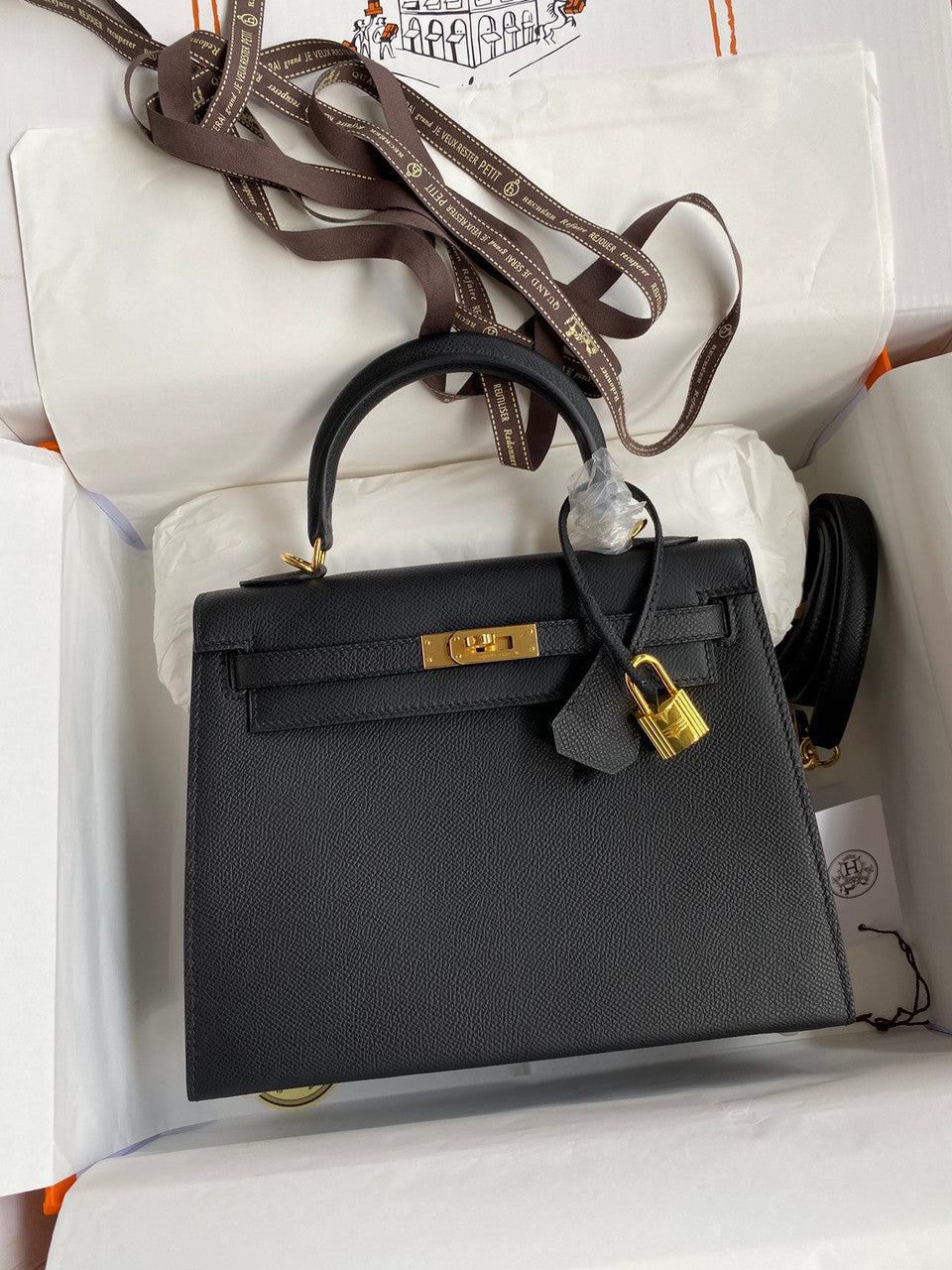 HERMES KELLY 28 SELLIER BLACK  EPSOM GOLD HARDWARE