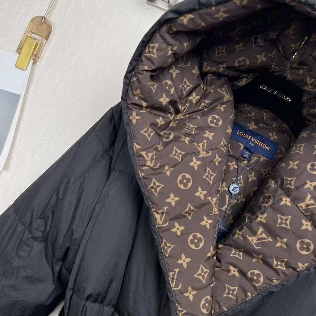 Louis Vuitton 1AA8X7 LONG PILLOW PUFFER WRAP COAT