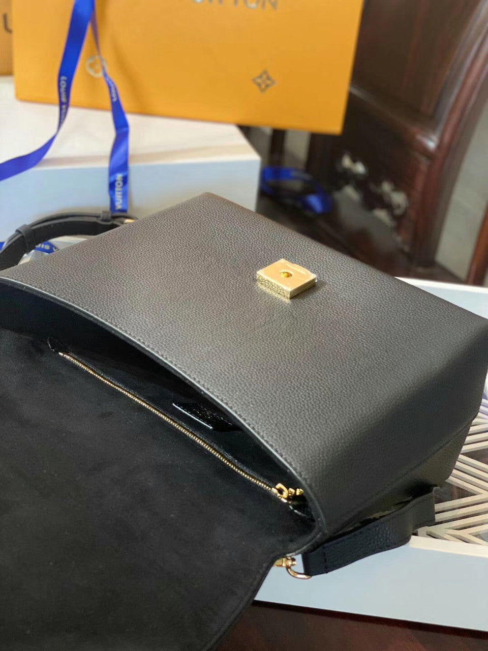 Louis Vuitton M55060 BOLSO VOLTA Black
