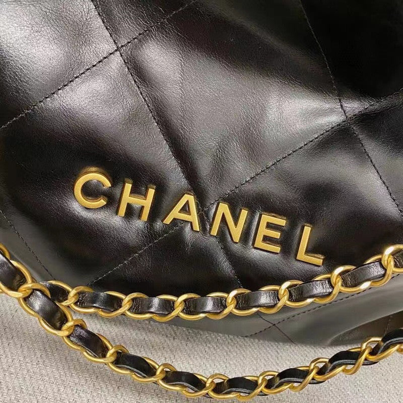 CHANEL 22 SMALL HANDBAG GOLD LOGO BLACK