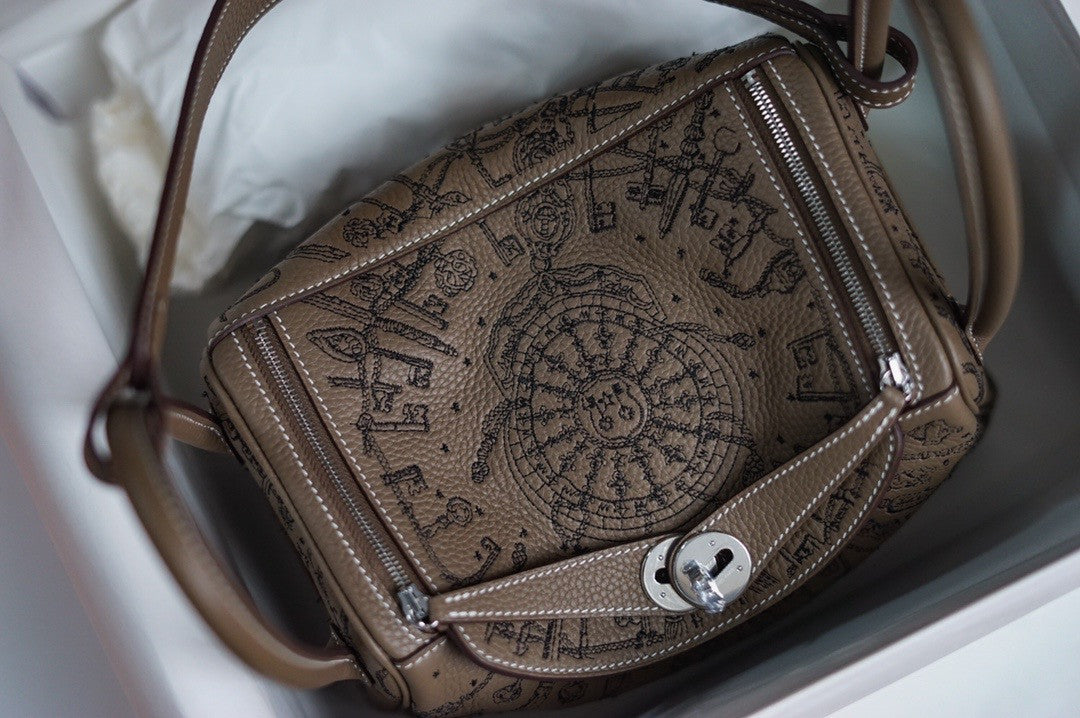 [Online Exclusive] Hermes Limited Edition Embroidered Lindy 26 Bag