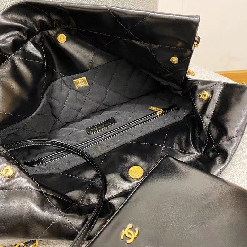 CHANEL 22 SMALL HANDBAG GOLD LOGO BLACK