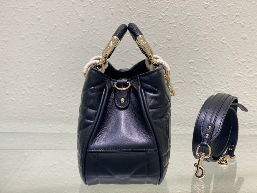 [Priority Release] Christian Dior The lady Dior 95.22 Bag Medium Black