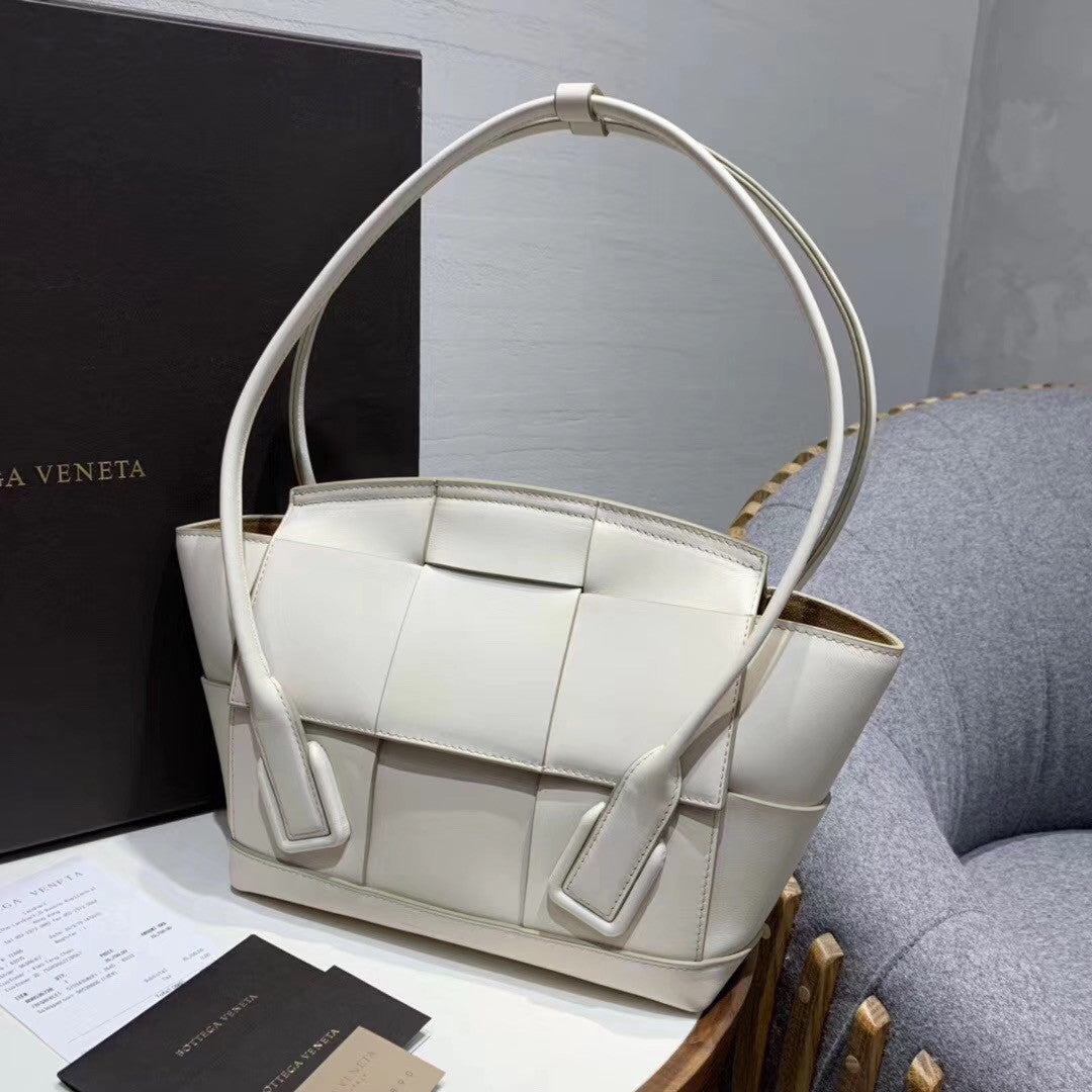 Bottega Veneta ARCO 33 BAG IN FRENCH CALFSKIN Bianco