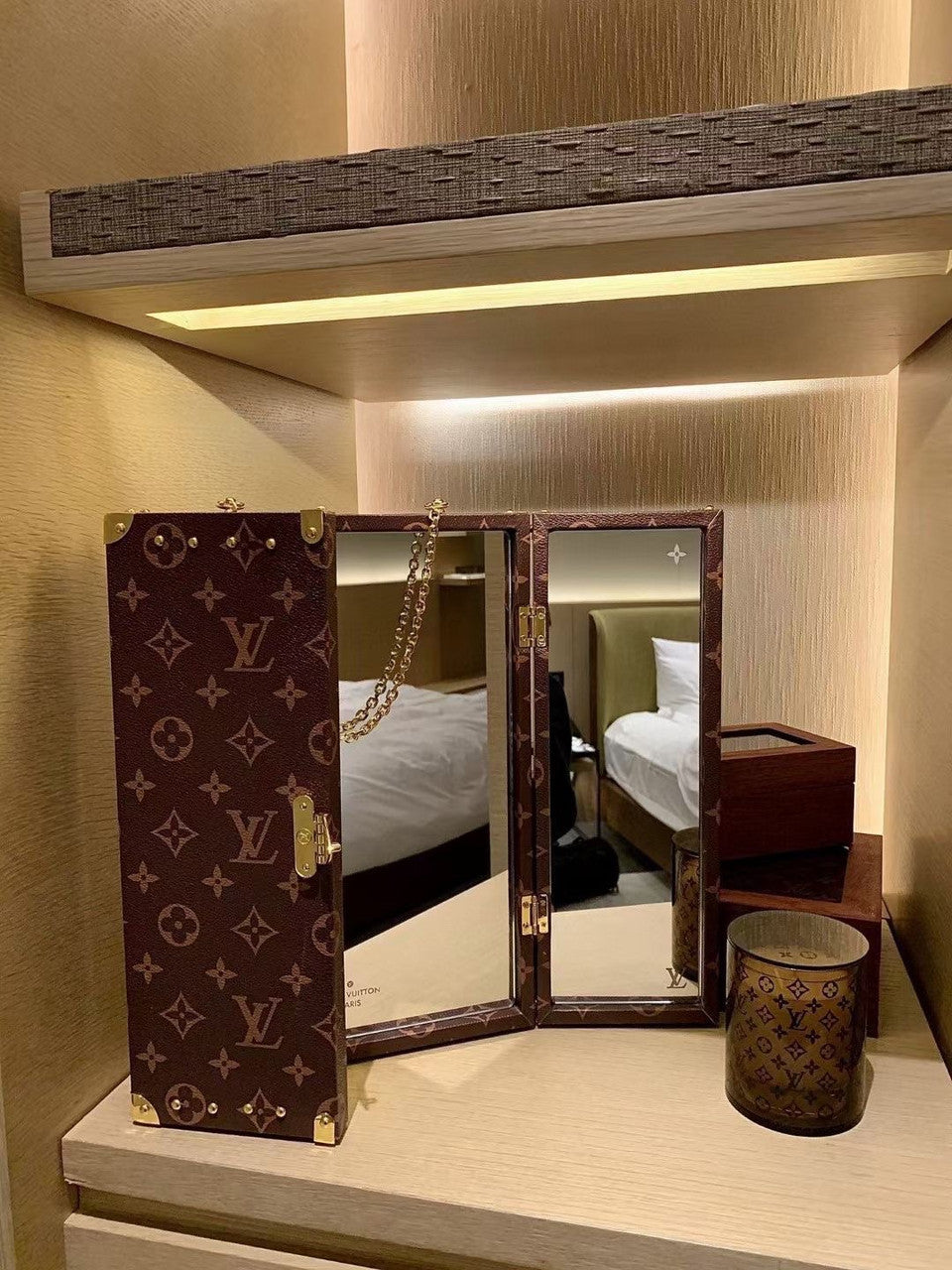 Louis Vuitton GI0554  HOME MIRROR TRUNK