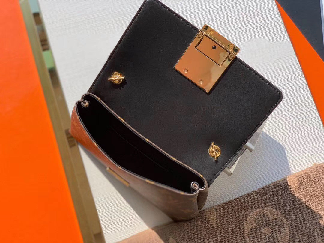 Louis Vuitton M44916 POCHETTE LV THELMA
