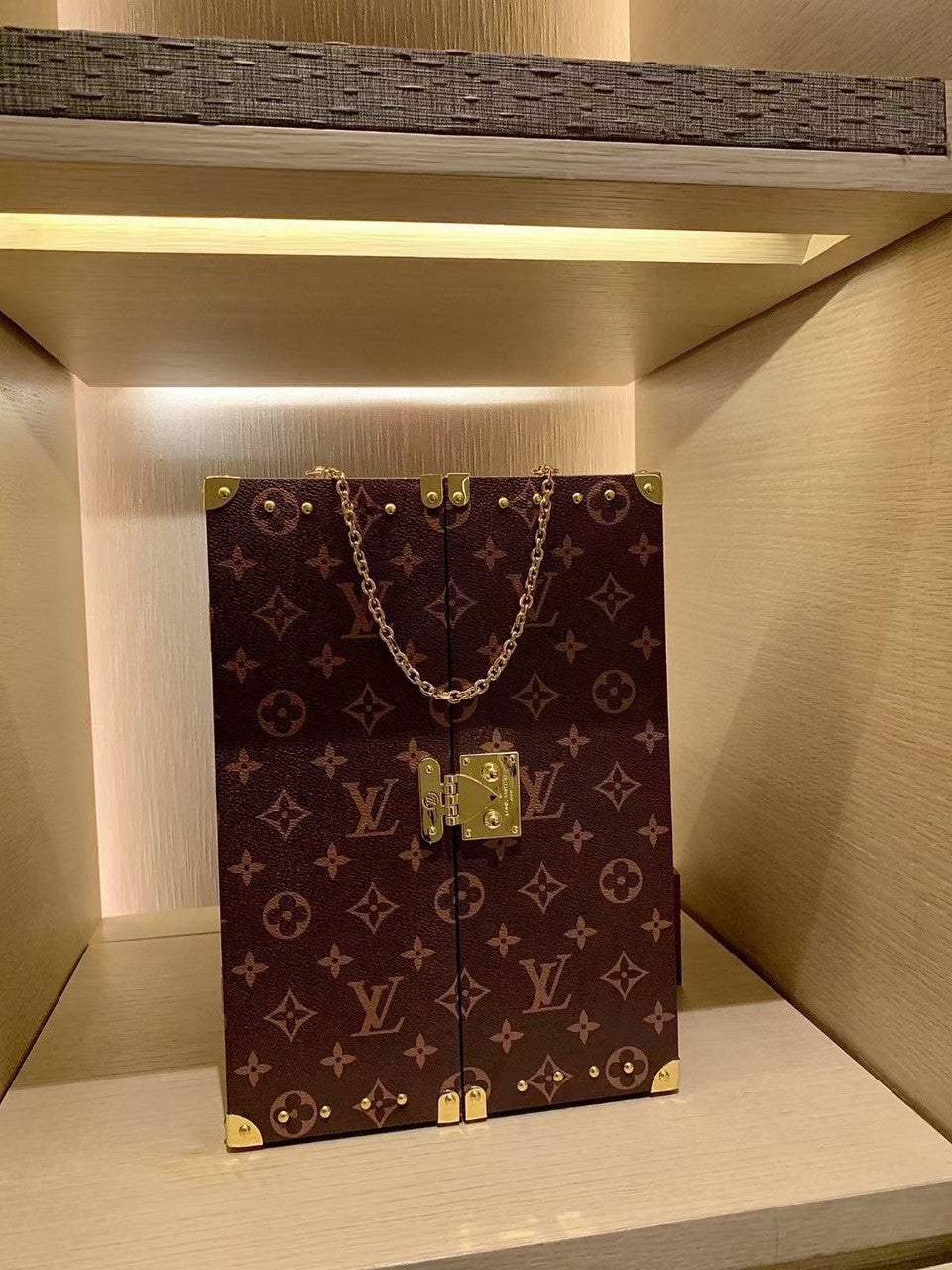 Louis Vuitton GI0554  HOME MIRROR TRUNK