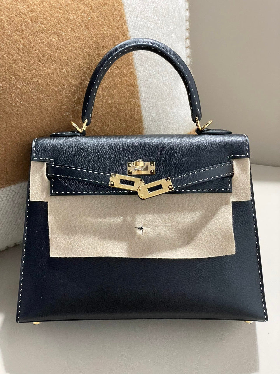 HERMES LIMITED EDITION KELLY 25 MISS YOU SELLIER UN POINT SUR DEUX NOIR BLACK MONSIEUR GOLD HARDWARE