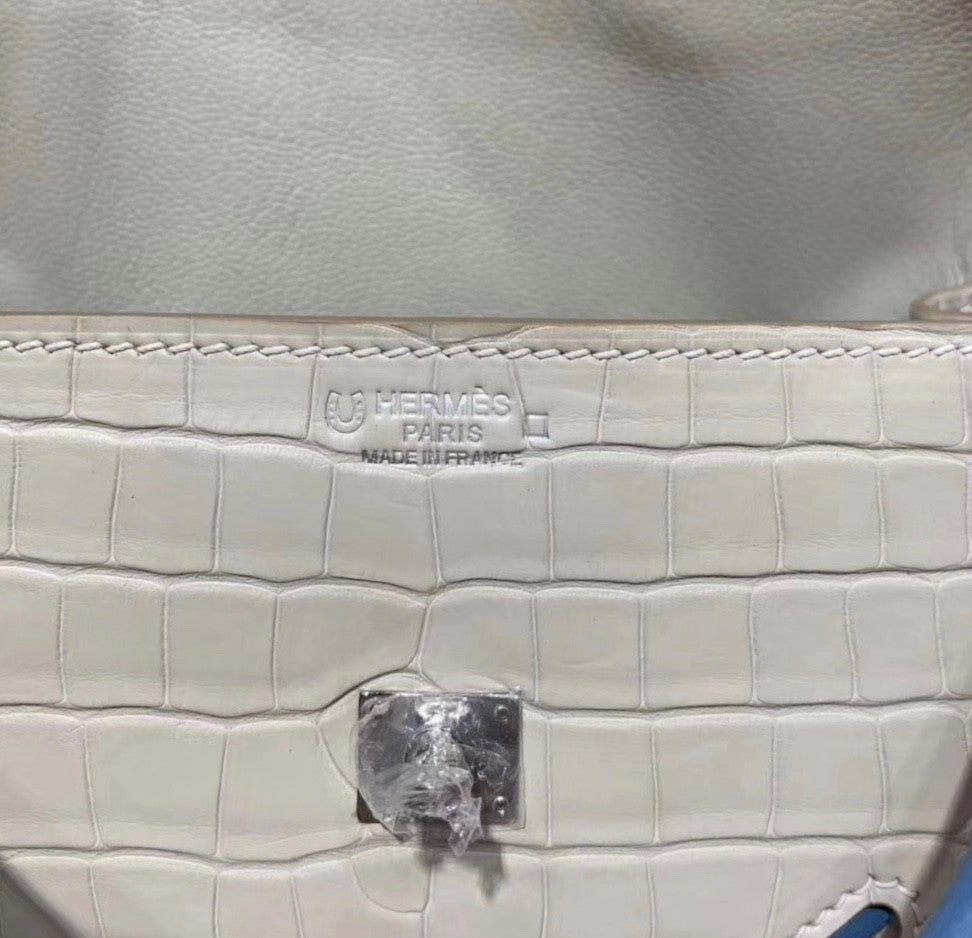 Hermes Kelly Idole (Kelly Doll) in GRIS PERLE Alligator with Palladium hardware.