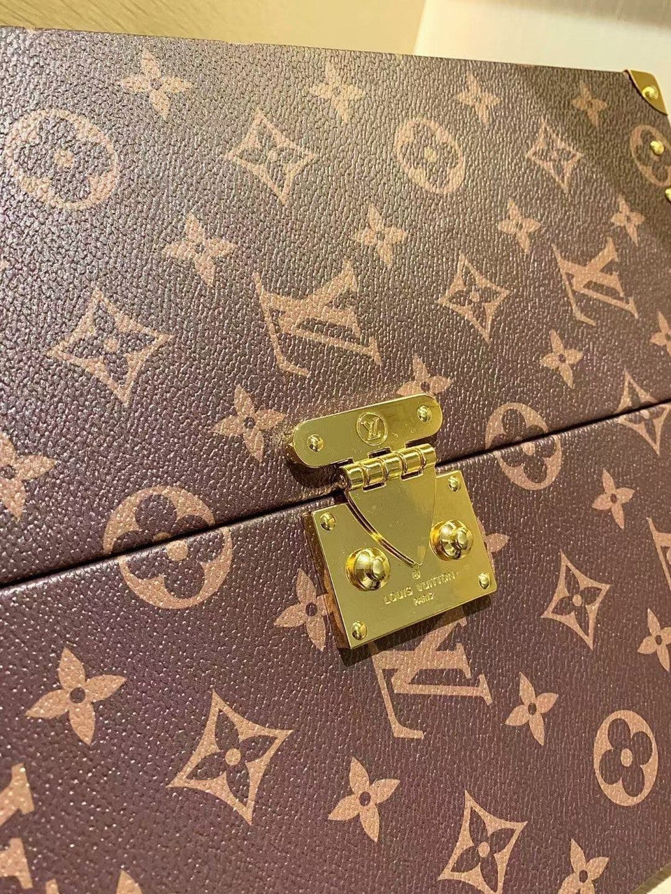 Louis Vuitton GI0554  HOME MIRROR TRUNK