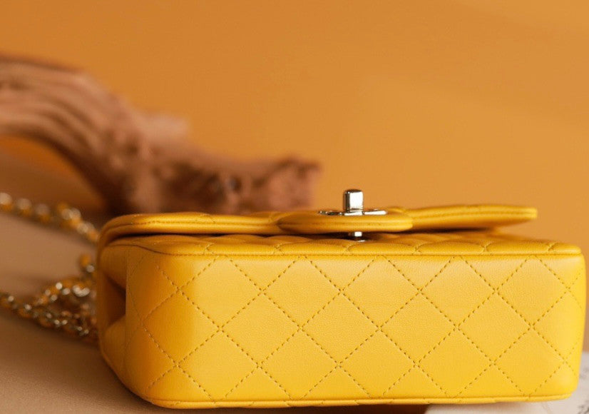 Chanel  Fall-Winter 2022/23 Pre-Collection Yellow  MINI FLAP BAG WITH TOP HANDLE