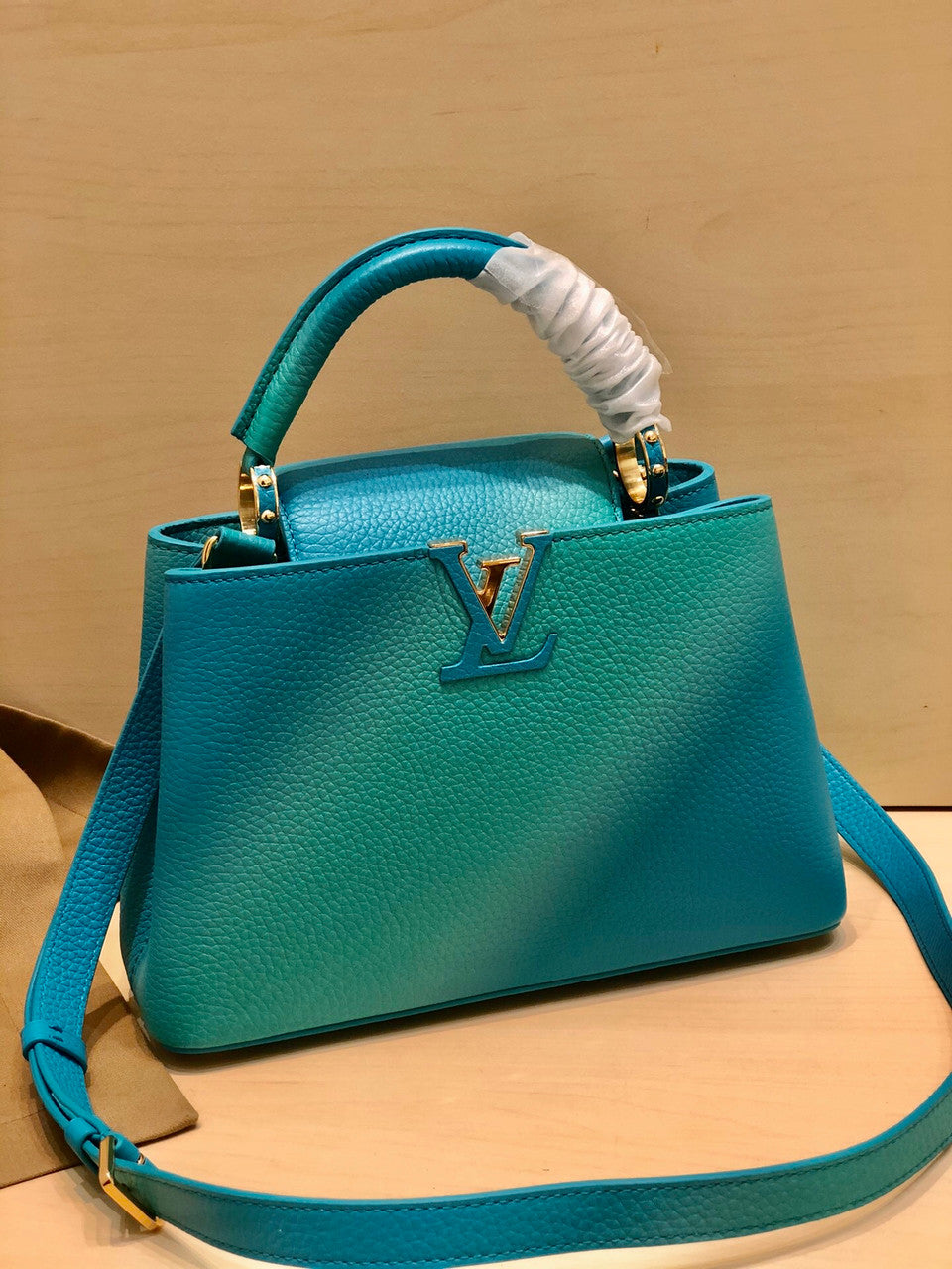 Louis Vuitton M55375 CAPUCINES BB