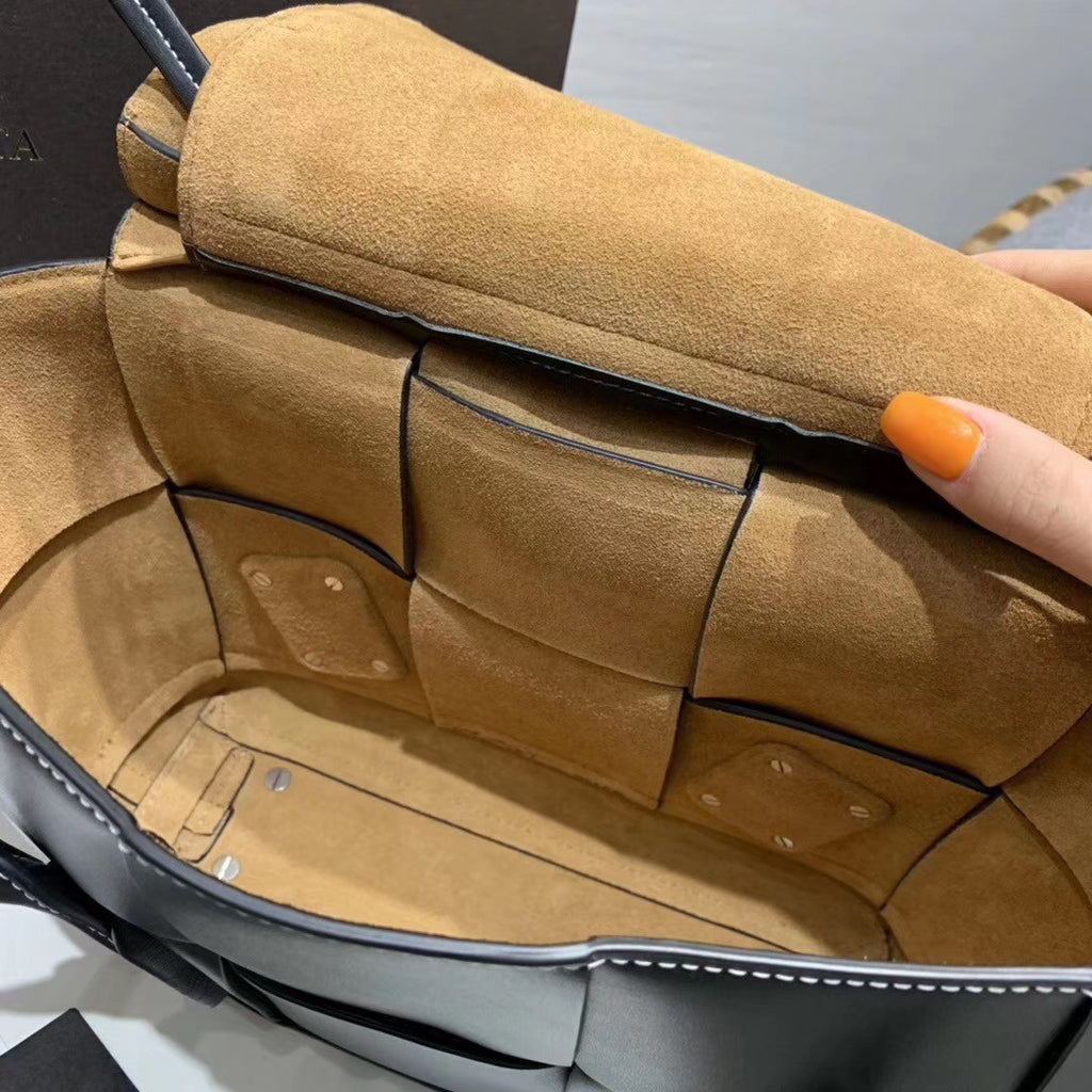 Bottega Veneta ARCO 33 BAG IN FRENCH CALFSKIN Black