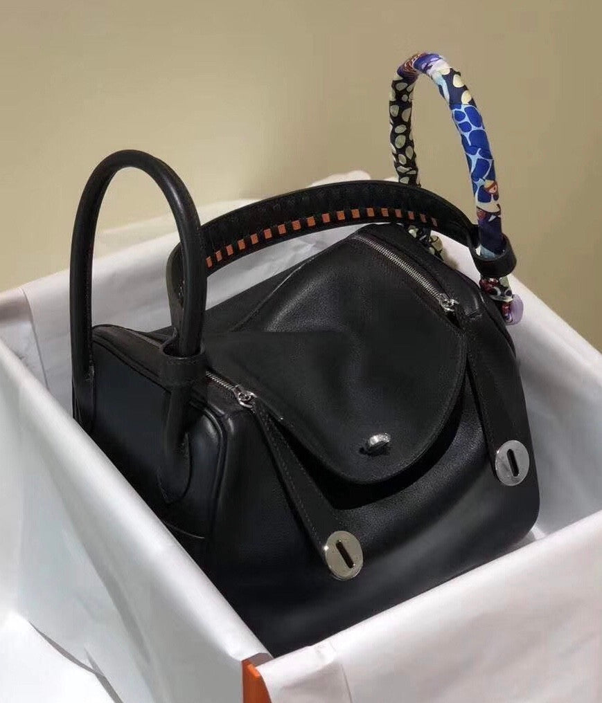 HERMES Swift Epsom Lindy 26 Tressage De Cuir Bleu Indigo Noir Terre Battue