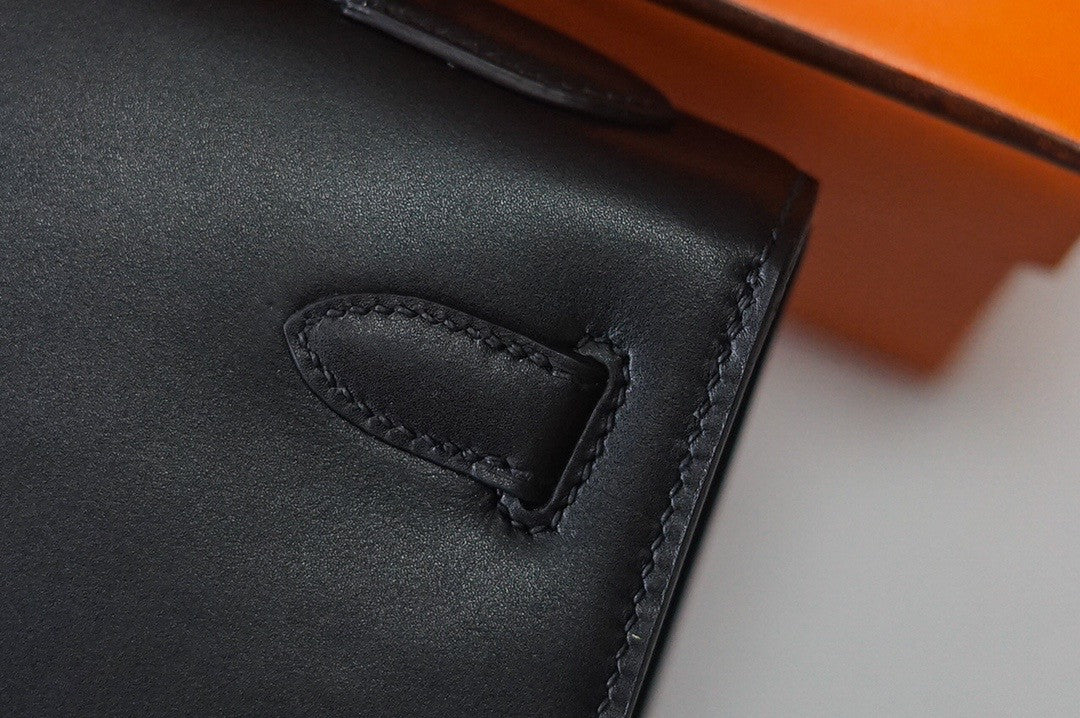 Hermes  FEATHER KELLY 32 Black feather & Swift  with Palladium Hardware