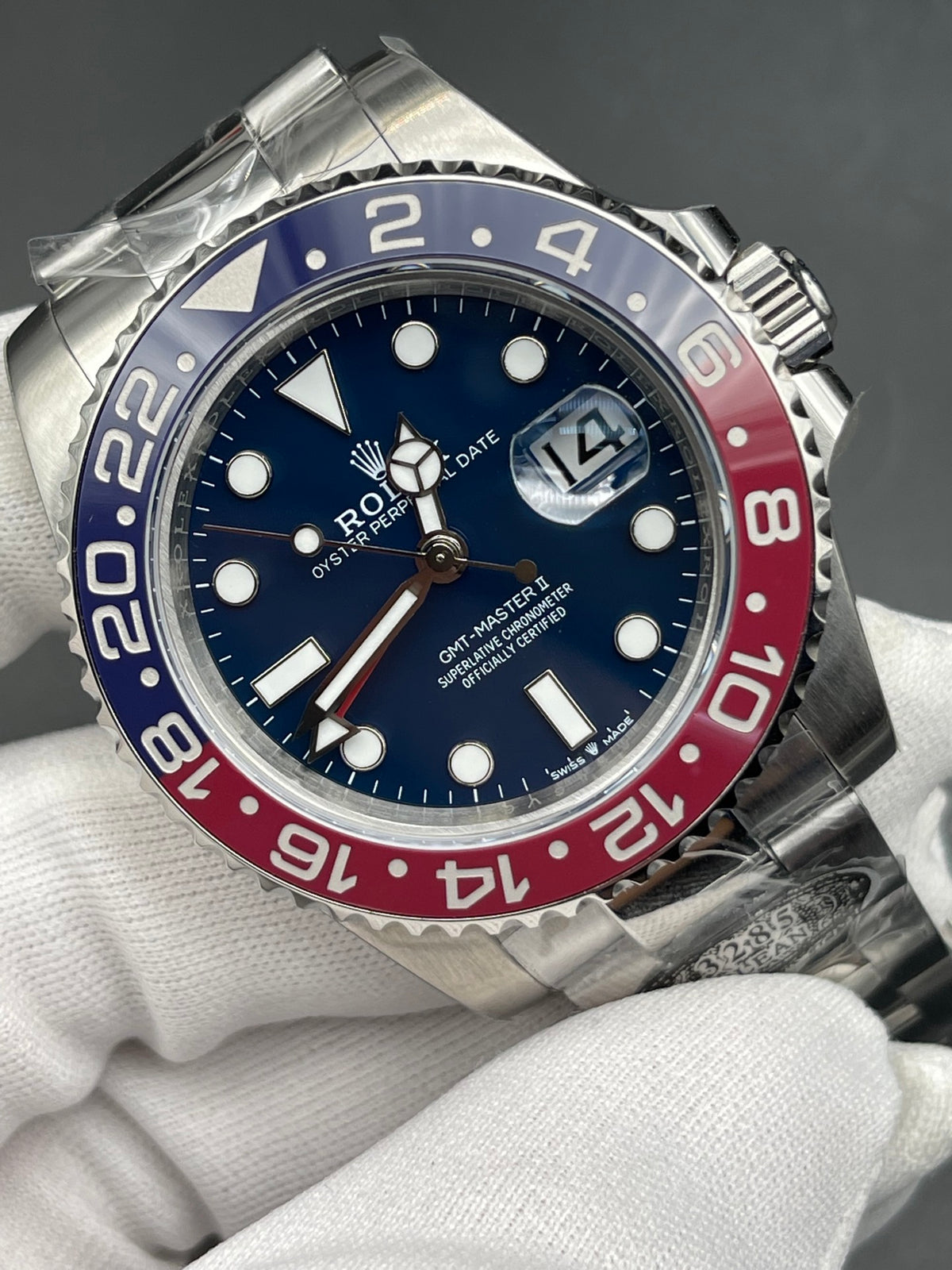 Rolex GMT-Master II 40mm, Pepsi Bezel, Oyster Perpetual Date