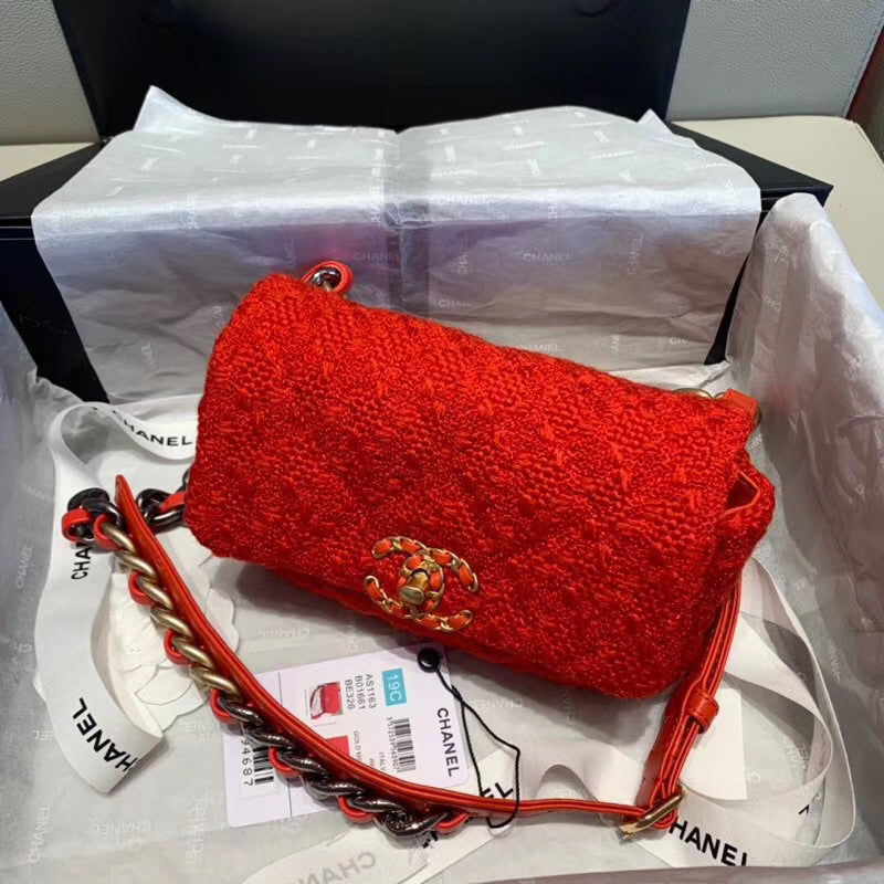 CHANEL 19 Waist Bag Red