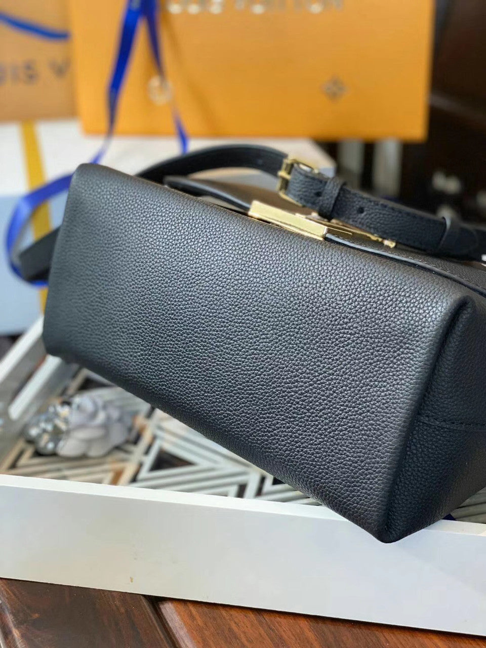 Louis Vuitton M55060 BOLSO VOLTA Black