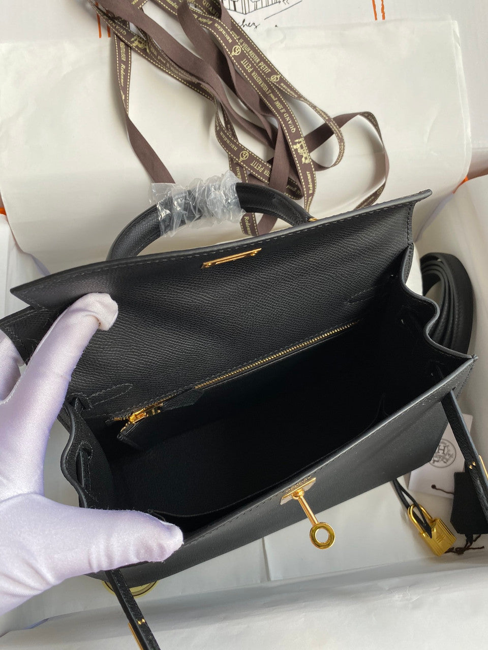 HERMES KELLY 28 SELLIER BLACK  EPSOM GOLD HARDWARE