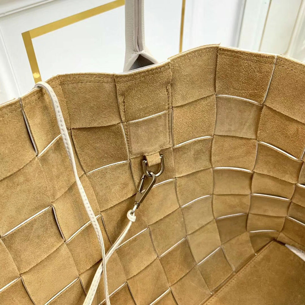 Bottega Veneta MEDIUM TOTE IN MAXI INTRECCIO White