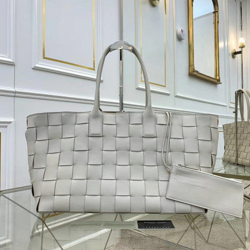 Bottega Veneta MEDIUM TOTE IN MAXI INTRECCIO White