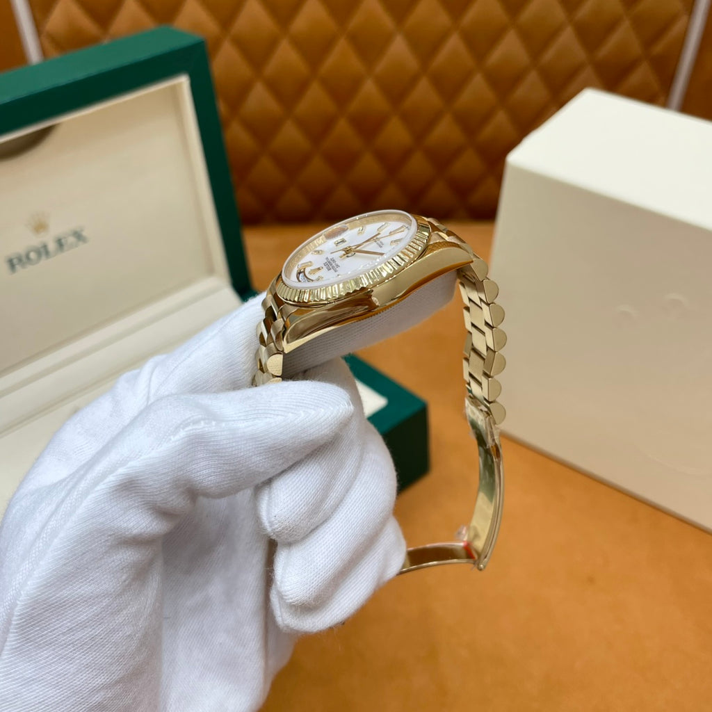 ROLEX DAY-DATE 36 18k Yellow Gold | White Mother-of-Pearl Baguette Dial | President Bracelet