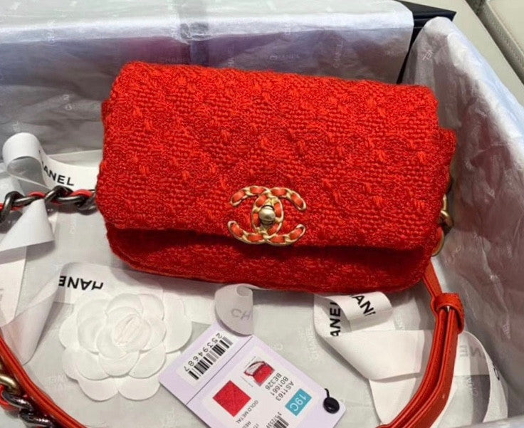 CHANEL 19 Waist Bag Red