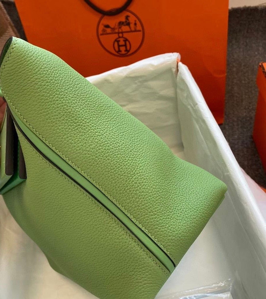 Hermes Kelly 24/24 Vert Criquet Swift & Togo Leather with Gold Hardware