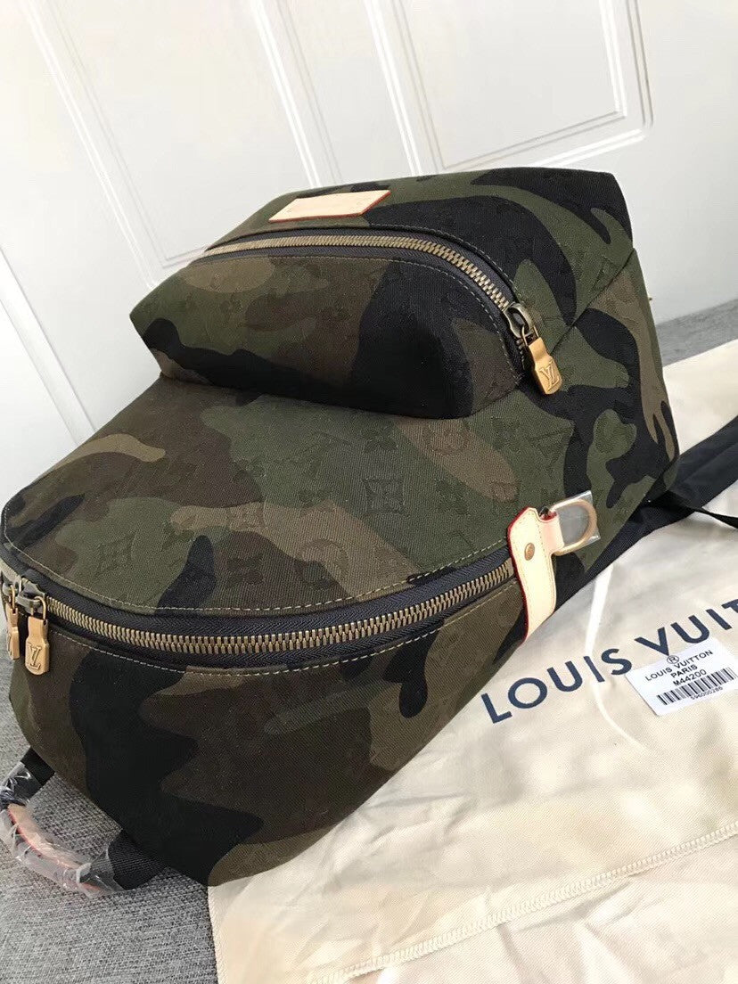 Louis Vuitton x Supreme Apollo Backpack Monogram Camo