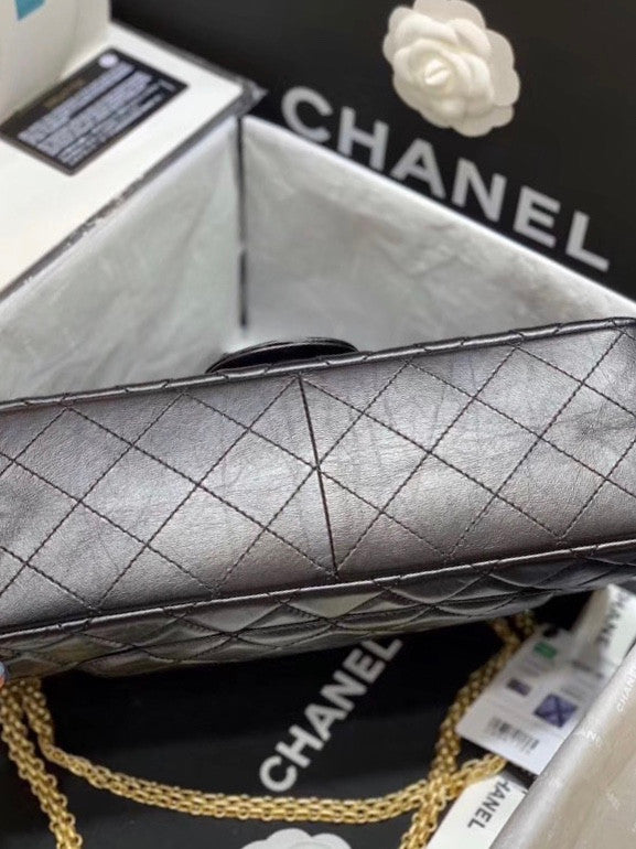 Chanel maxi 2.55 handbag