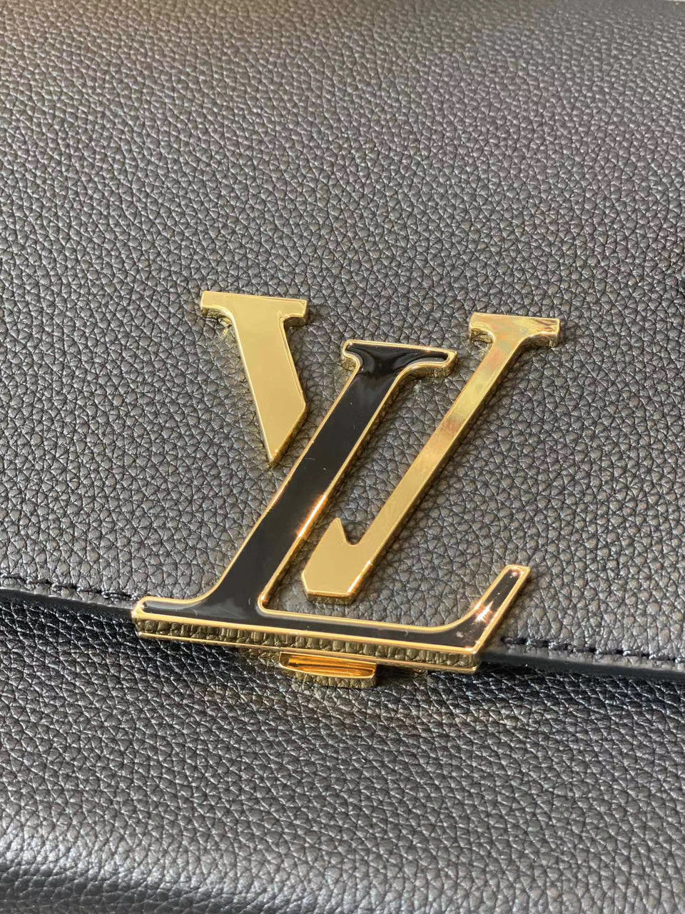 Louis Vuitton M55060 BOLSO VOLTA Black