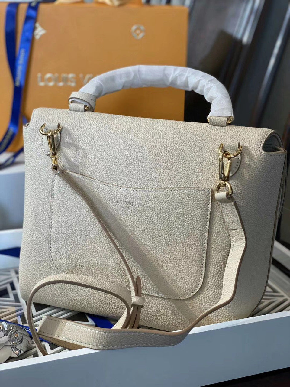 Louis Vuitton M55060 BOLSO VOLTA Moccacino