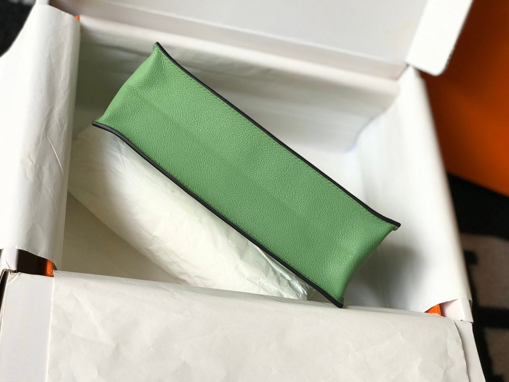 Hermes 3I Vert Criquet  Kelly Danse Bag Evercolour Leather Gold Hardware