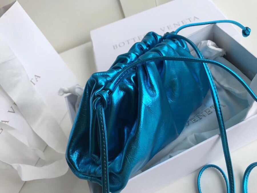 Celine MEDIUM TRIOMPHE BAG IN SHINY CALFSKIN NUDE