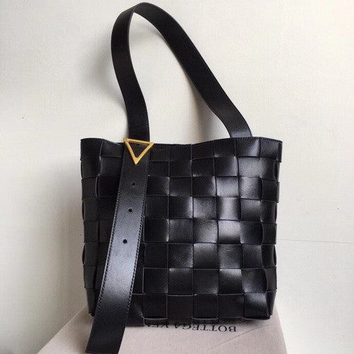 Bottega Veneta MAXI SHOULDER BAG BLACK
