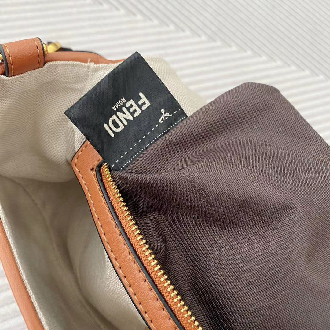 Fendi  BAGUETTE Beige canvas bag