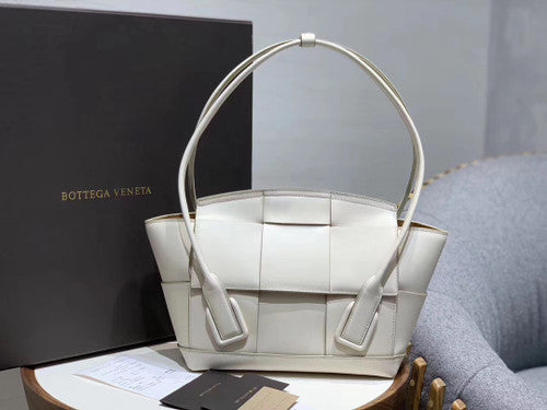 Bottega Veneta ARCO 33 BAG IN FRENCH CALFSKIN Bianco